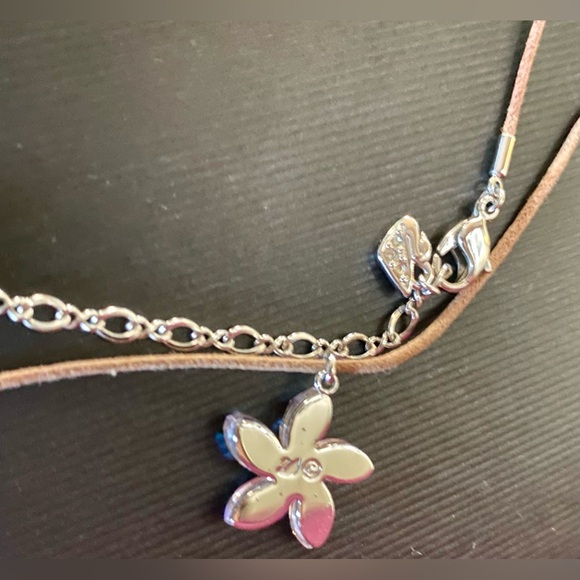 💠LEATHER & SILVER NECKLACE, FLOWER-SHAPED PENDANT AND DIAMOND STONE💠 - Picture 4 of 10